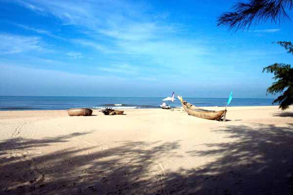 Hồ Tràm còn khá hoang sơ