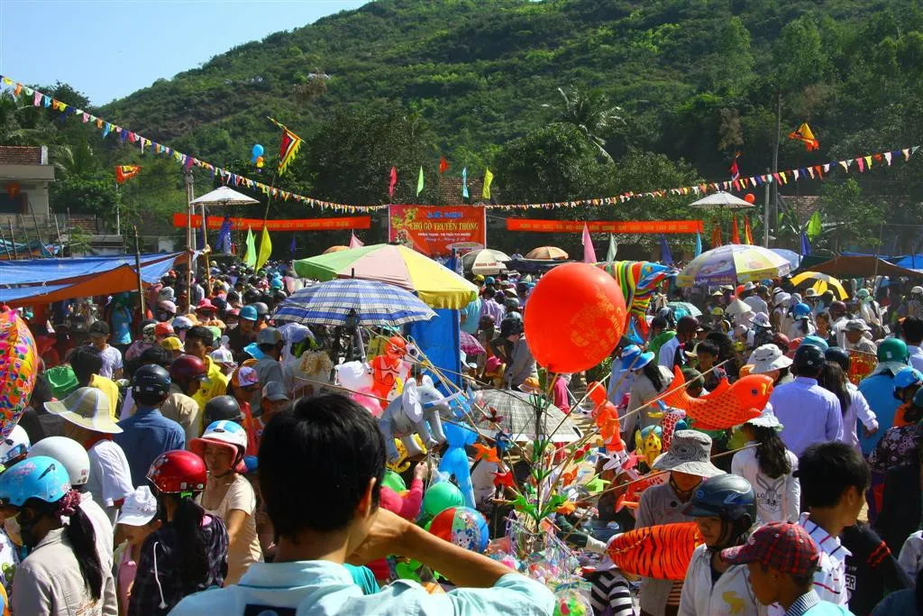 Đầu xuân trẩy hội chợ Gò Chàm