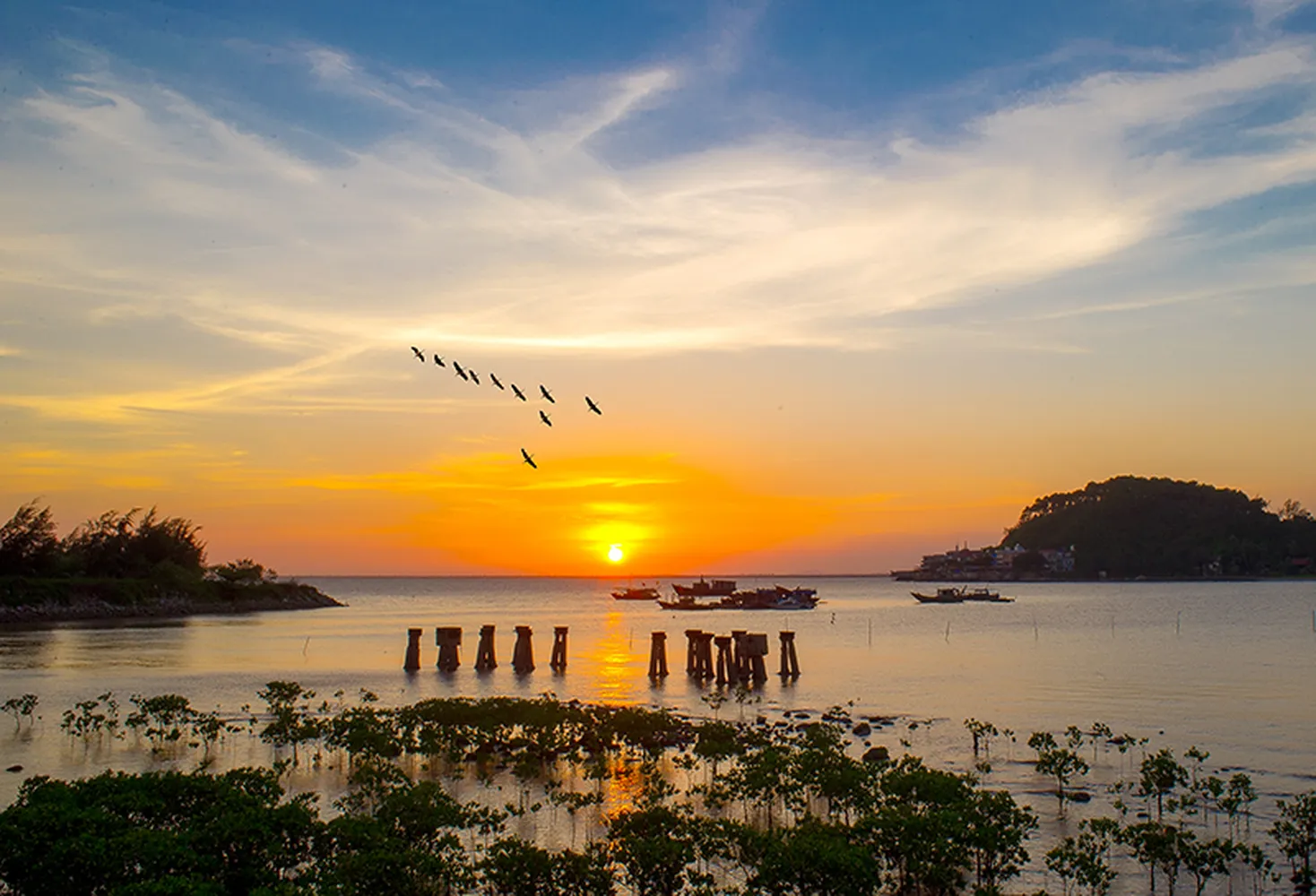 Hoàng hôn ở Hải Phòng khiến nhiều du khách nao lòng
