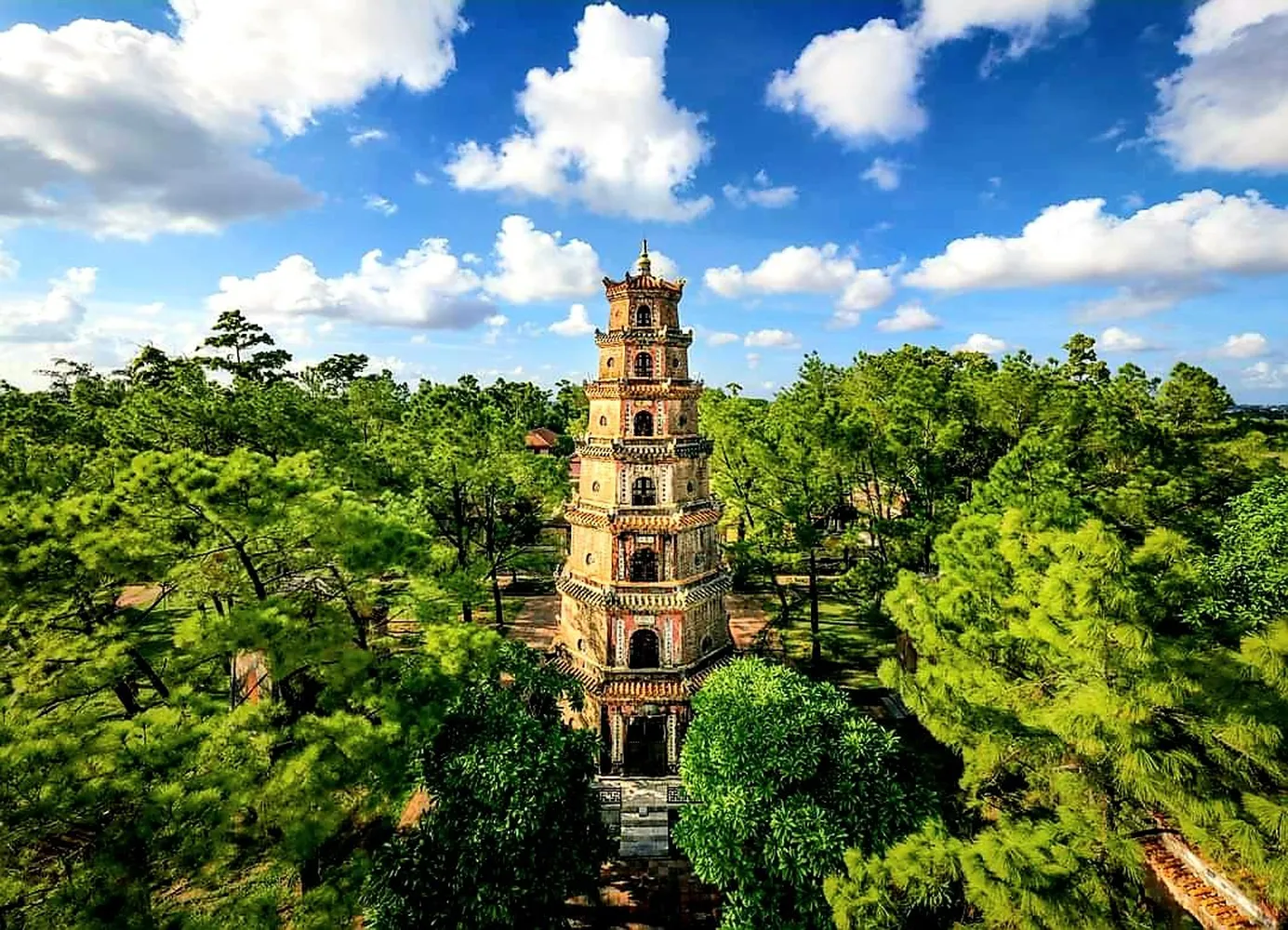 Chùa Thiên Mụ được là ngôi chùa cổ vô cùng linh thiêng