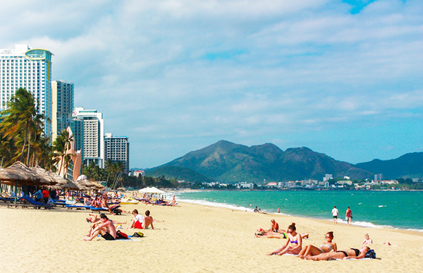 Biển Nha Trang xanh và sạch