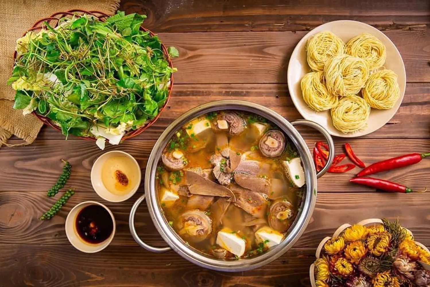 Lẩu bò là món ăn không thể thiếu trong chuyến du lịch Đà Lạt