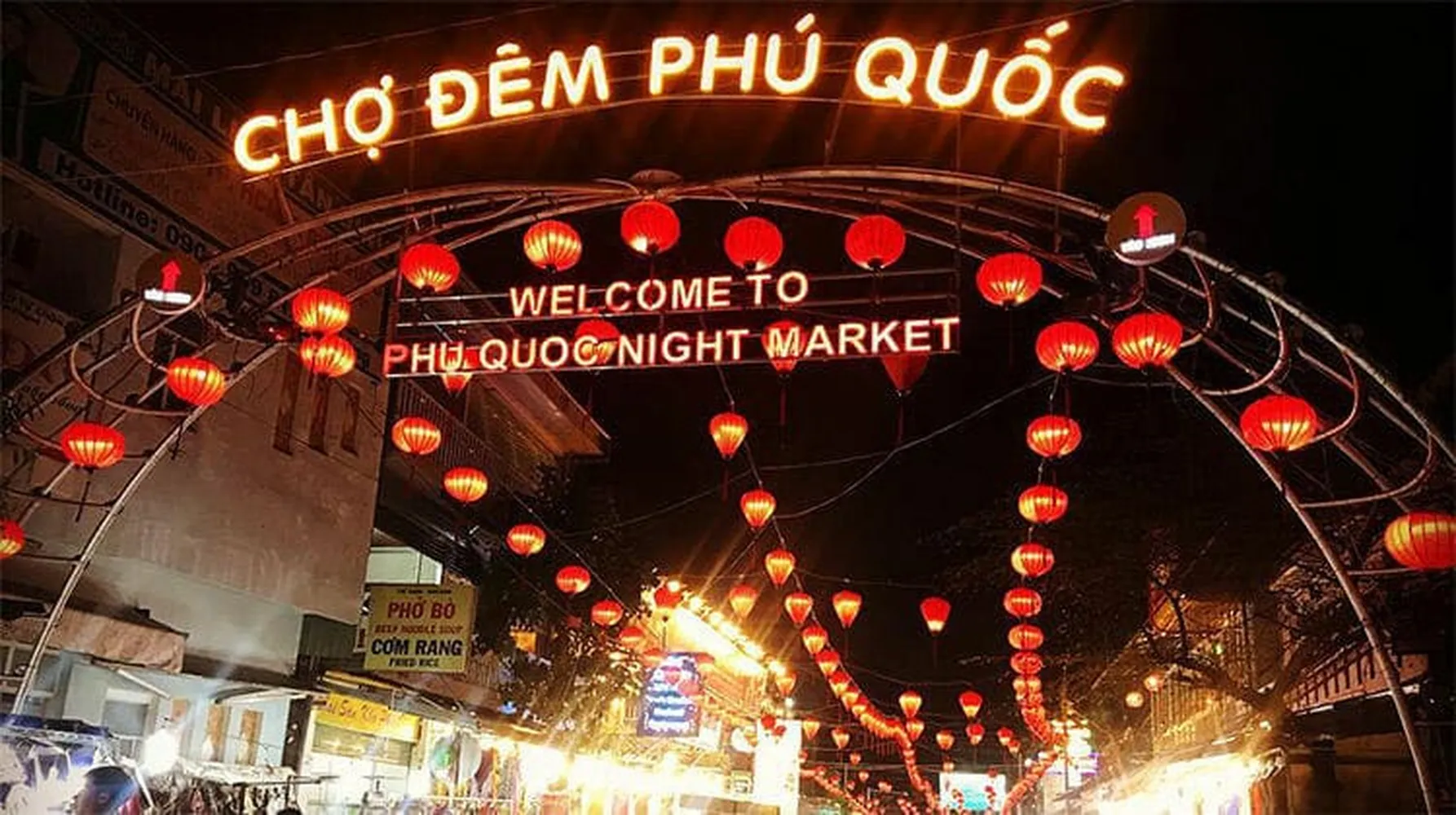 Dạo chợ đêm mang lại cảm giác như hòa vào nhịp sống của người dân nơi đây