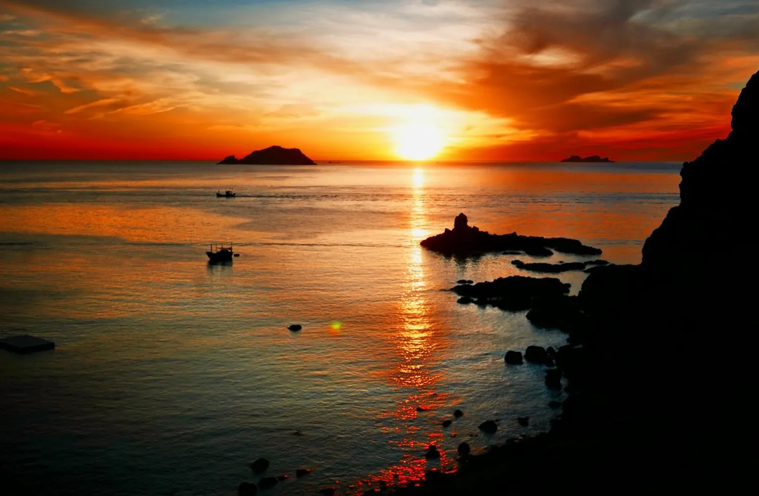 Hoàng hôn Quy Nhơ đầy vẻ thơ mộng như trong tranh