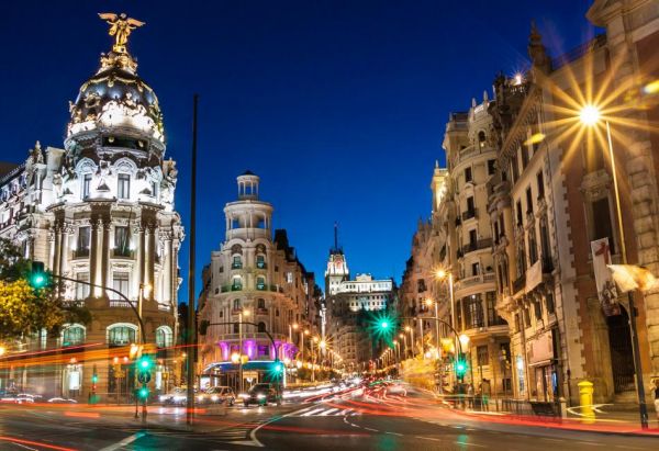 đặt vé máy bay đi Madrid