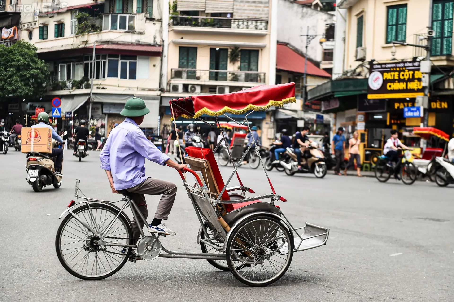Trải nghiệm xích lô dạo một vòng thành phố