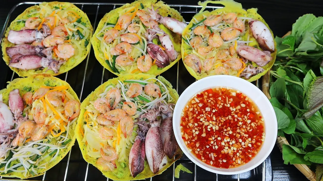 Hương vị khó cưỡng của bánh xèo mực Nha Trang
