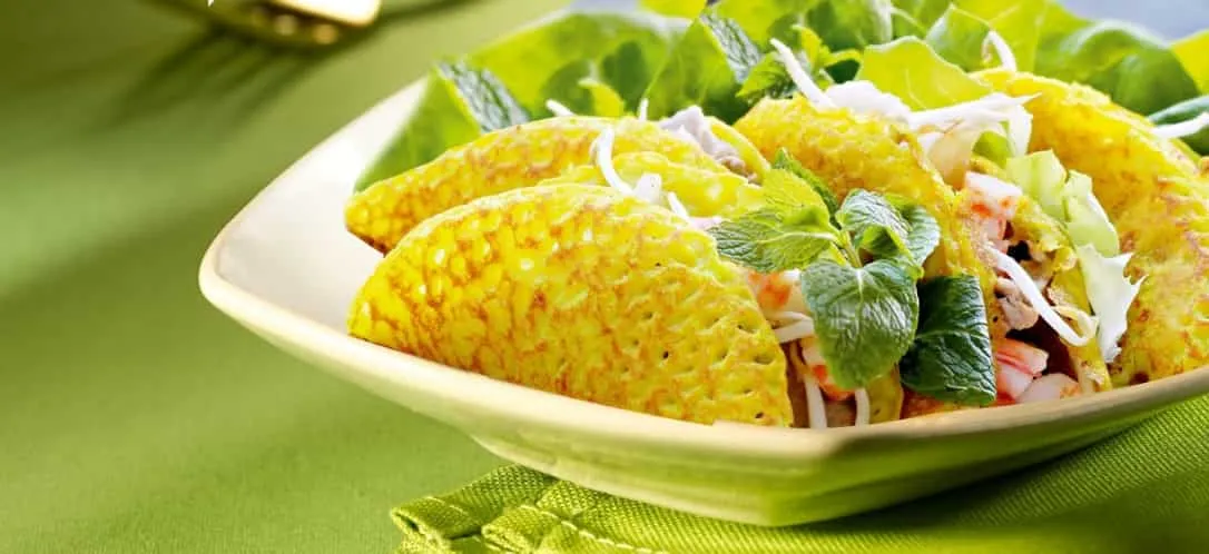 Món bánh xèo nóng hổi hấp dẫn những ngày mưa Đà Nẵng