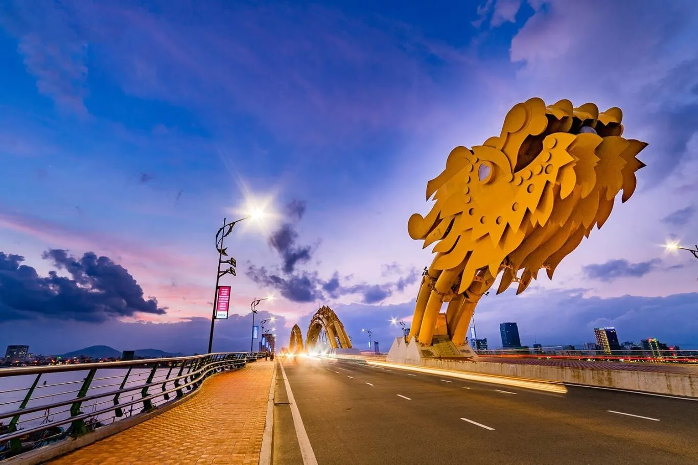 Check in cây cầu biểu tượng của Đà Nẵng