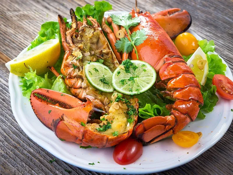 Tôm tươi sống được chế biến thành nhiều món hấp dẫn