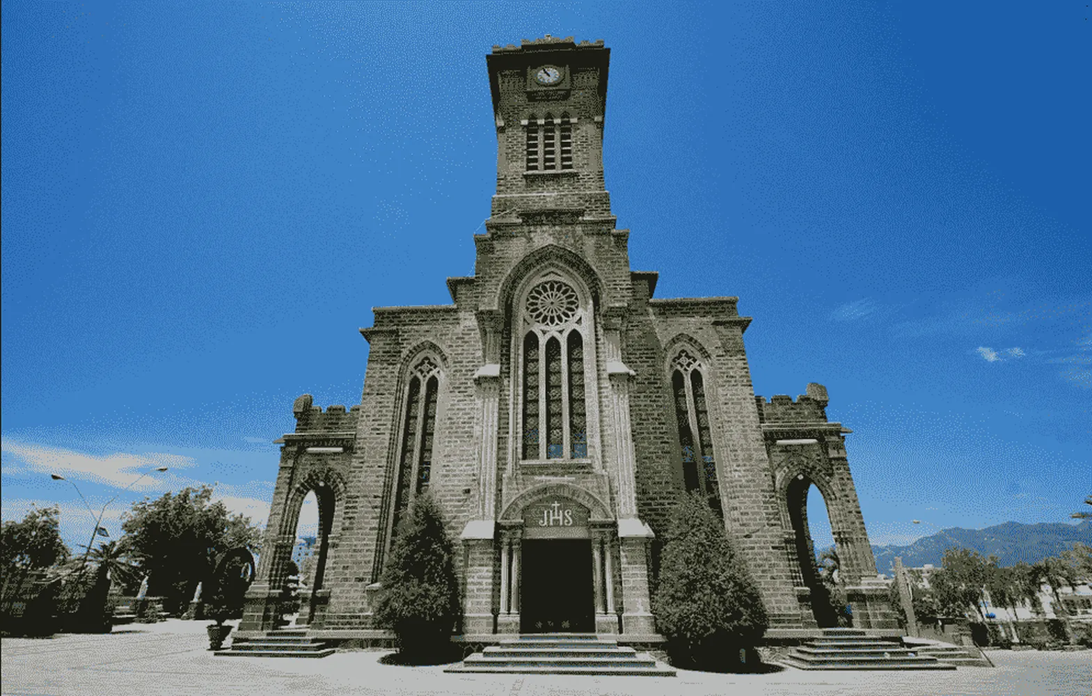 Nhà thờ đá sở hữu lối kiến trúc đậm chất Gothic