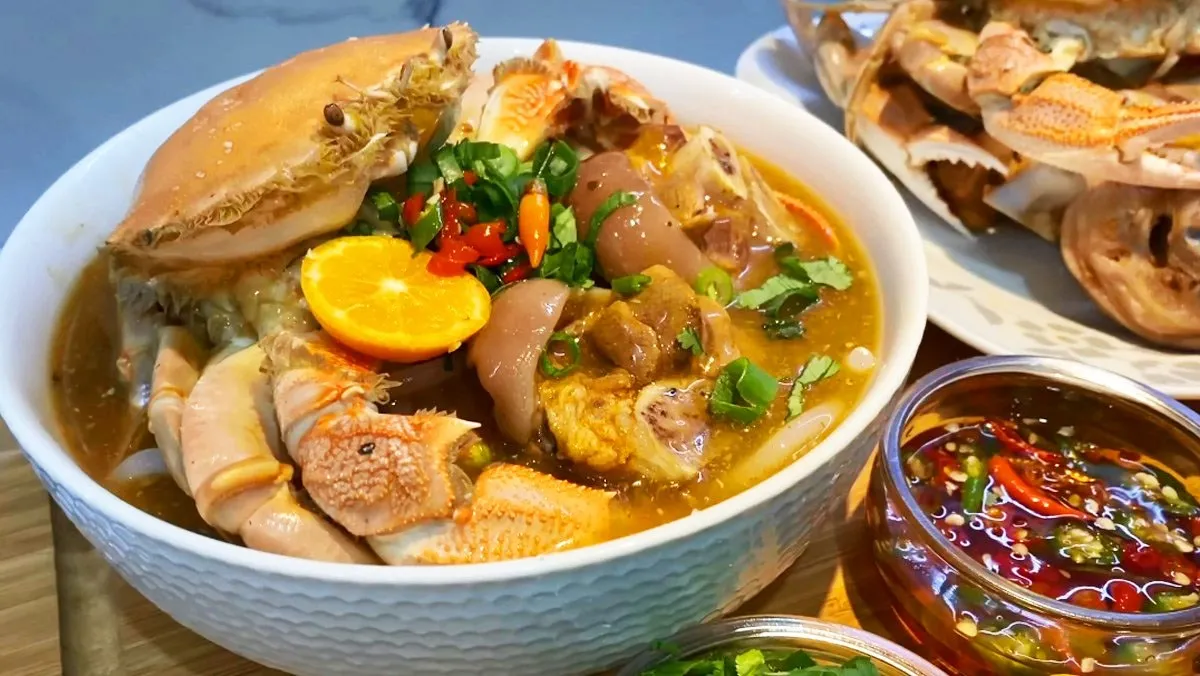 Bánh canh ghẹ Phú Quốc với nước dùng đậm đà