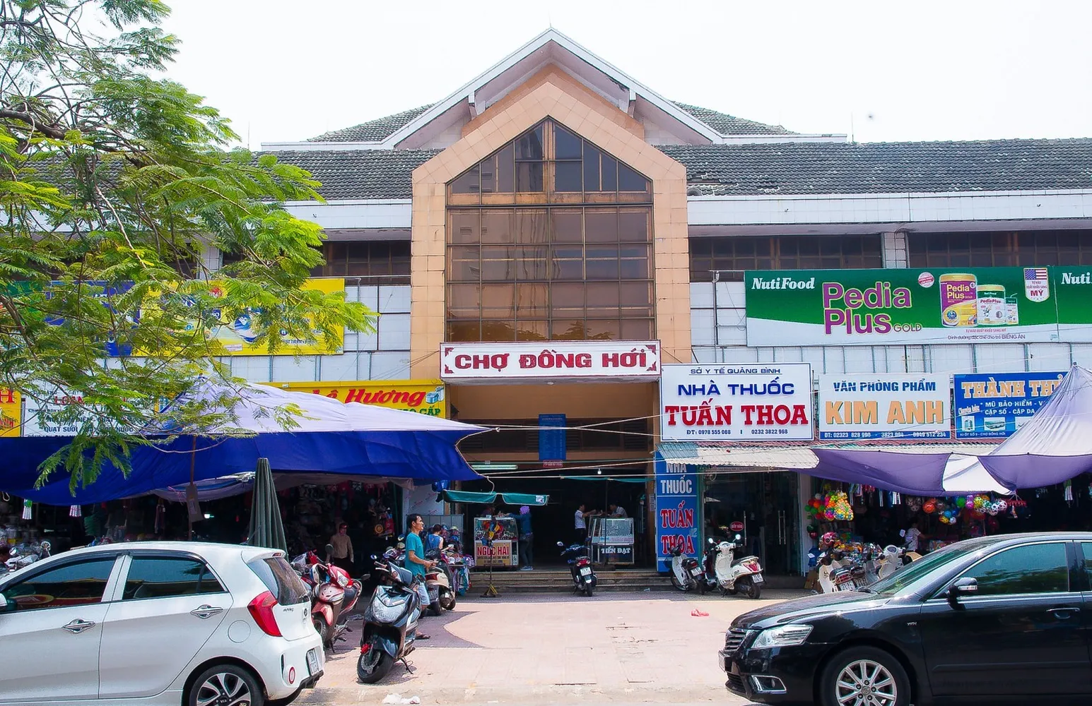 Chợ Đồng Hới thể hiện rõ nét nhịp sống của người dân địa phương