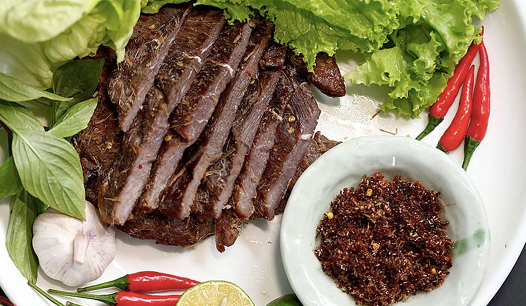 Bò một nắng là món đặc sản không thể bỏ lỡ khi du lịch Pleiku