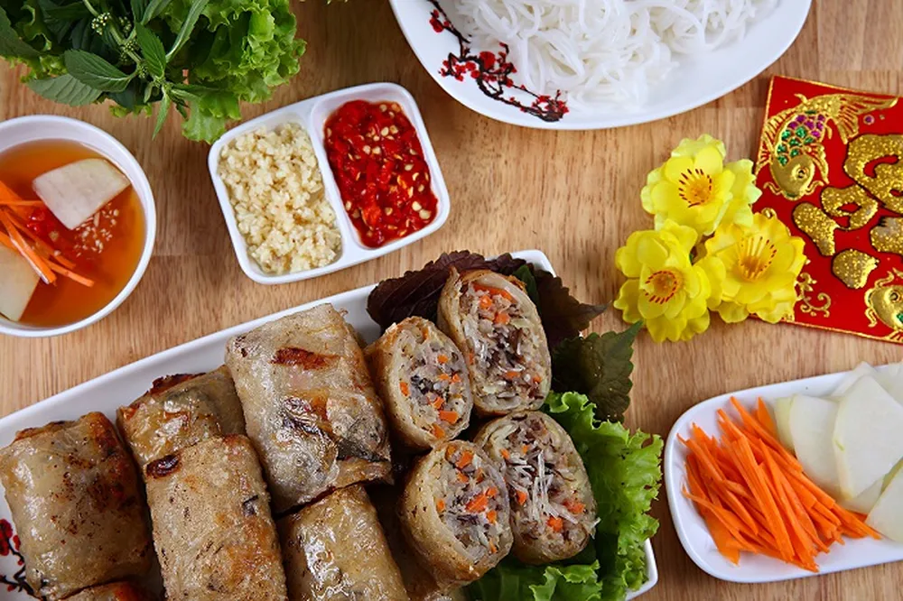 Nem cua bể là món đặc sản trứ danh tại Hải Phòng