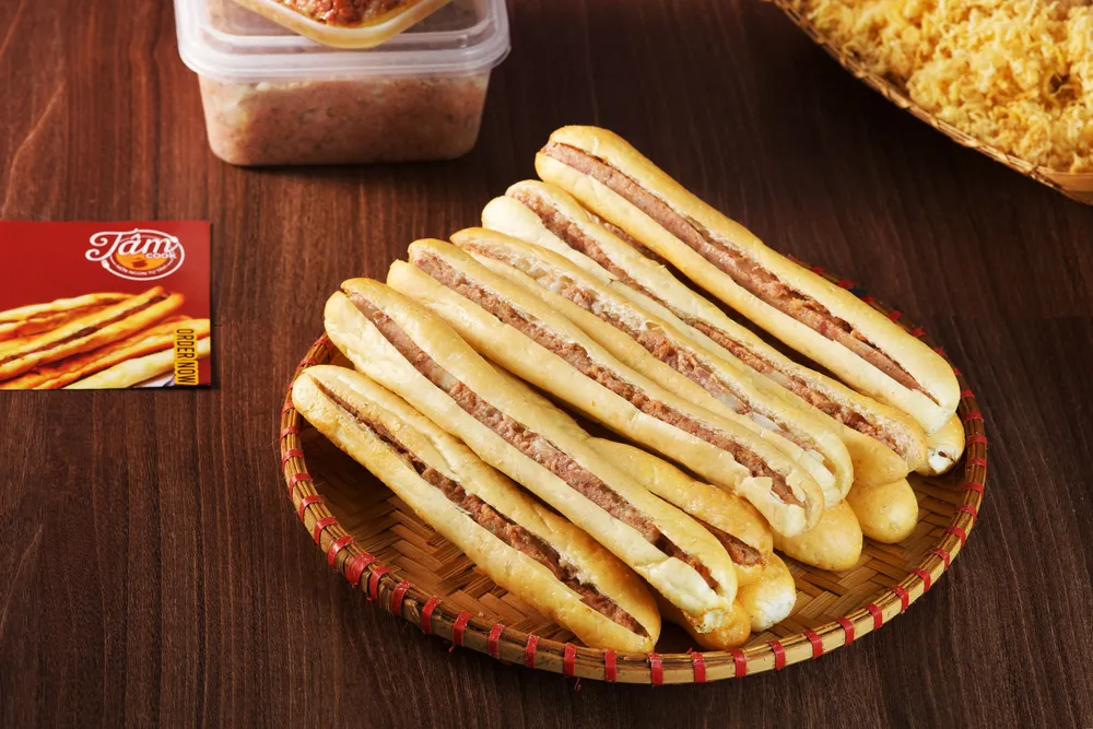 Bánh mì que là món ăn vặt quen thuộc của người dân địa phương