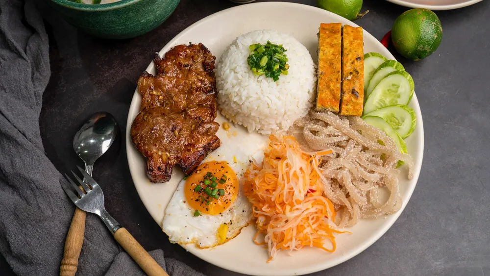 Cơm tấm được xem là món ăn quốc dân ở Sài Gòn