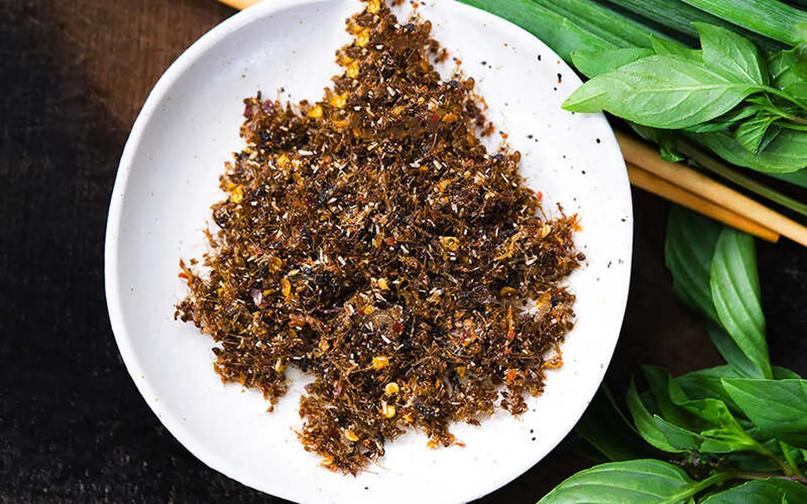 Muối kiến vàng là món đặc sản điểm nhấn tại Pleiku