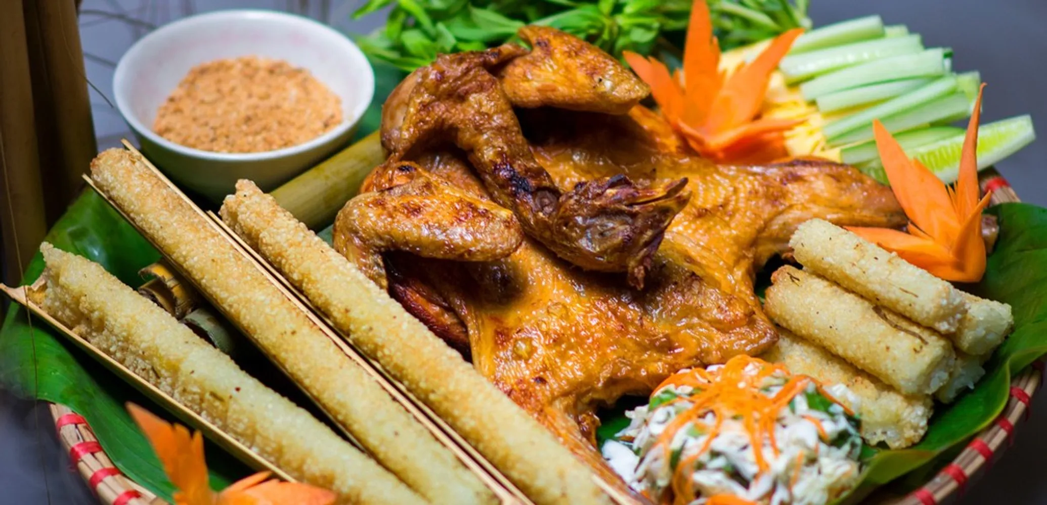 Gà nướng cơm lam mang đậm hương vị đặc sản Tây Nguyên