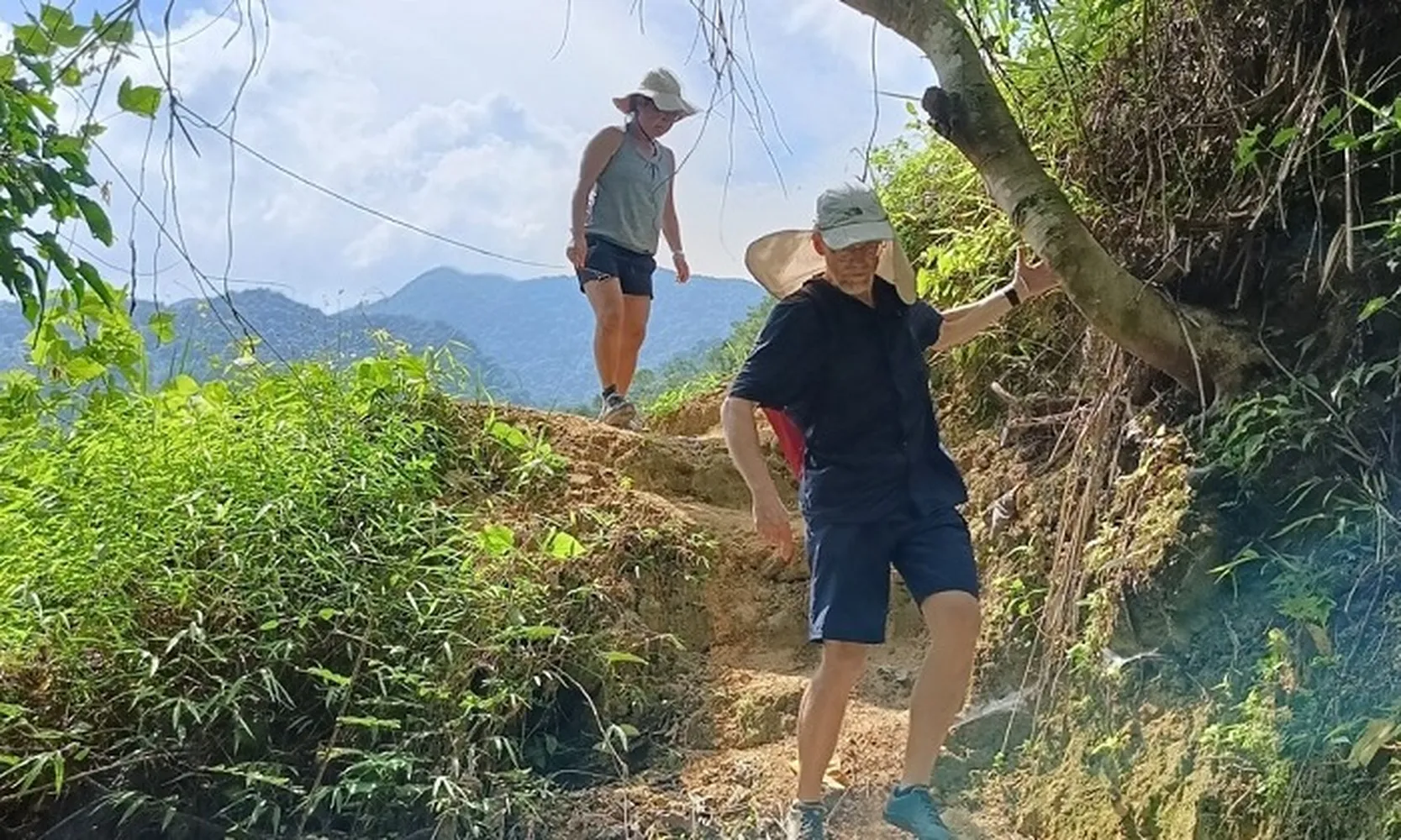 Tham gia hoạt động Trekking giúp chuyến đi thêm phần đáng nhớ