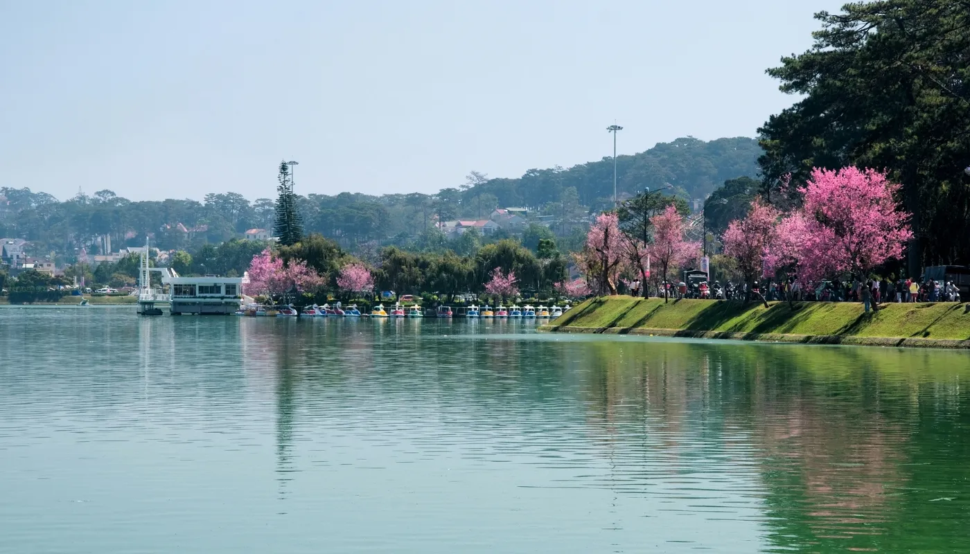 Hồ Xuân Hương mang nét đẹp thơ mộng