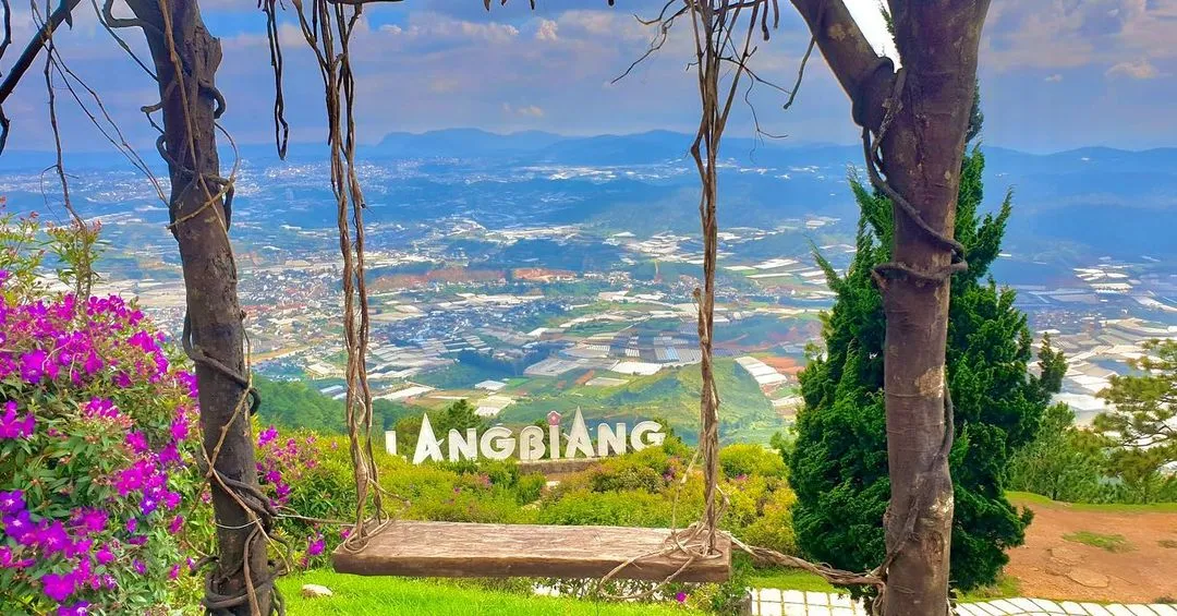 Núi Langbiang toàn cảnh đà lạt từ trên cao