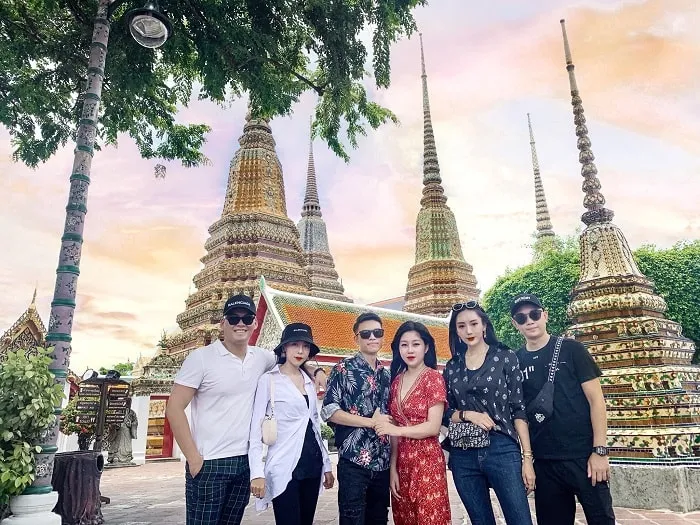 Đi Thái Lan cần lựa chọn trang phục có chất liệu thoáng mát, thấm mồ hôi.