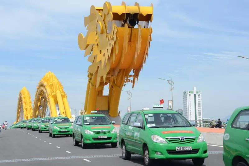 Taxi là phương tiện di chuyển từ Đà Nẵng đi Hội An nhanh chóng và tiện lợi nhất