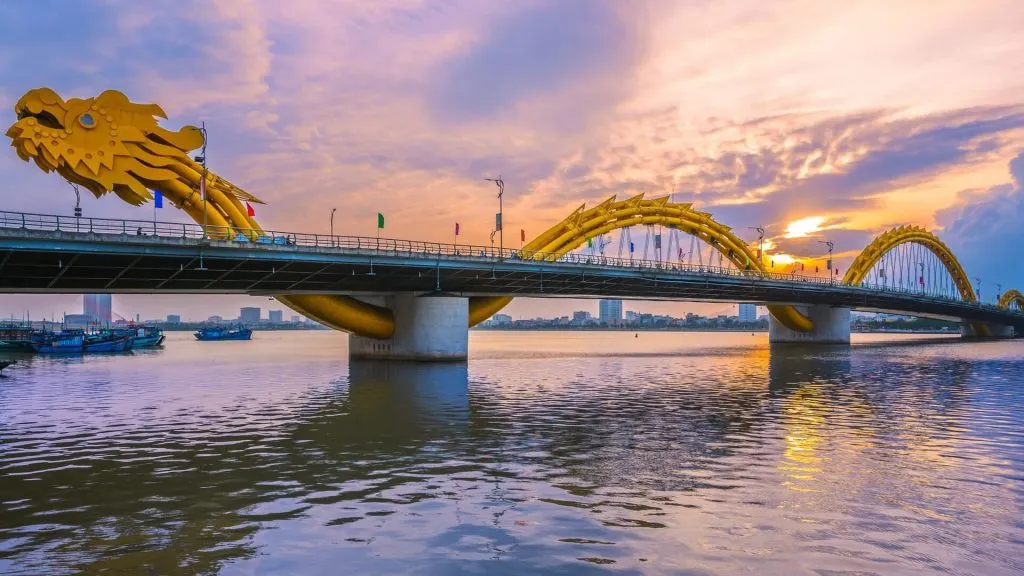 Cầu Rồng là một trong những biểu tượng của thành phố đáng sống này
