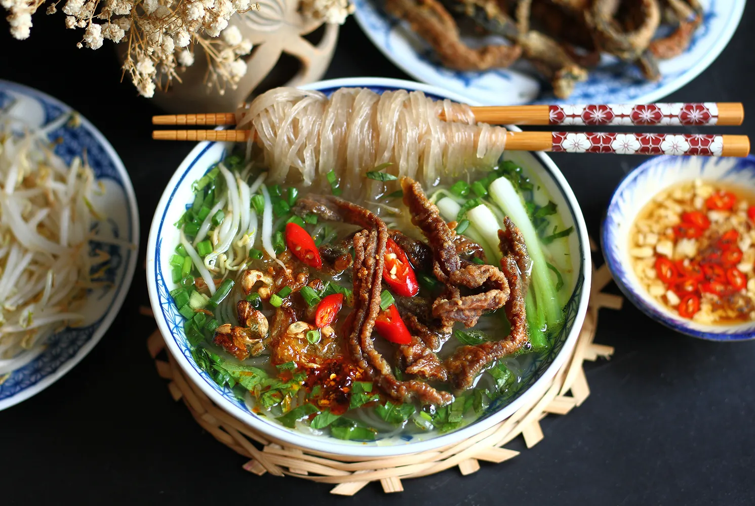 Miến lươn là món đặc sản không thể bỏ qua khi du lịch đến Vinh