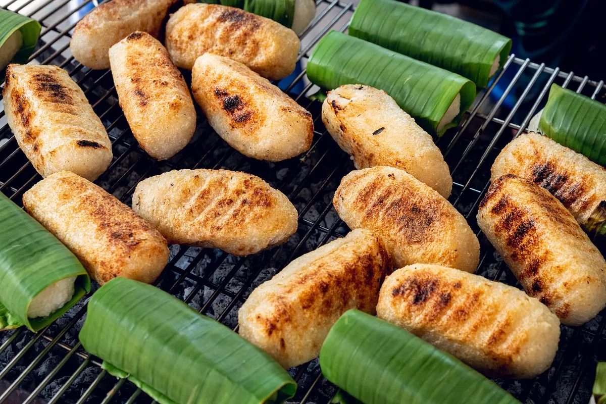 Chuối nếp nướng thường ăn kèm với nước cốt dừa
