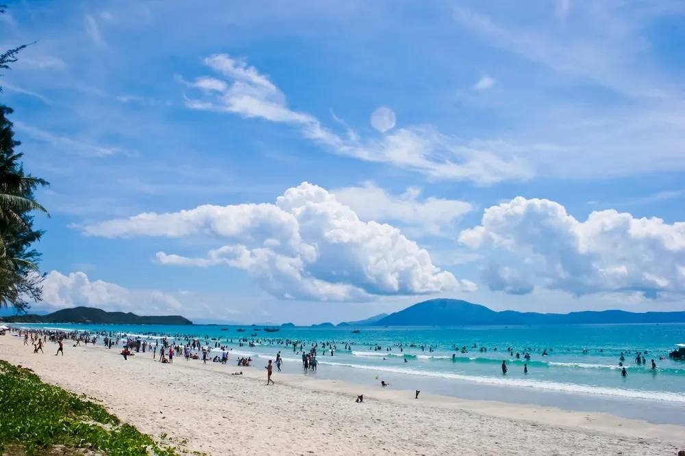 Không thể bỏ qua hoạt động tắm biển khi đến Hải Phòng