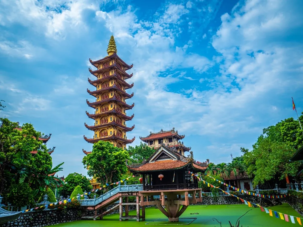 Chùa Dư Hàng là điểm đến tâm linh của nhiều du khách