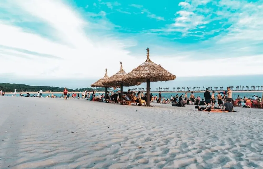 Đồ Sơn thu hút du khách với đa dạng dịch vụ