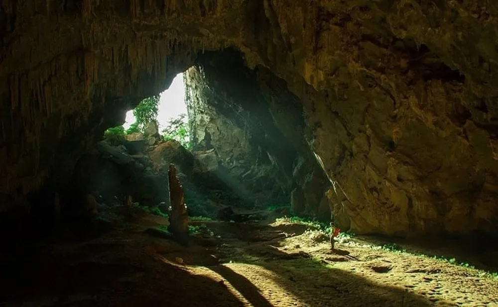 Hang Thẩm Ồ vô cùng rộng lớn