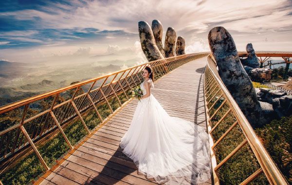 Những bức ảnh cưới lãng mạn tại cầu Vàng