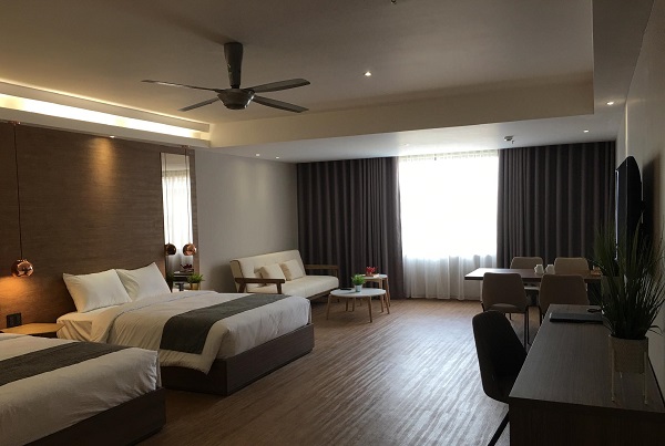 Khách sạn The Luxe Hotel