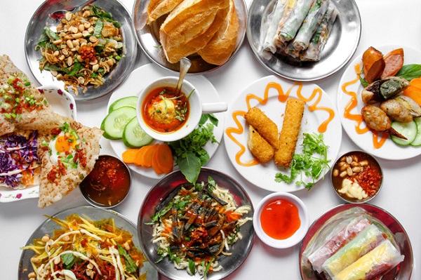 bánh tráng nướng, bánh tráng trộn, gỏi cuốn, súp cua,..