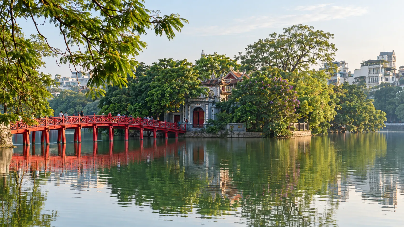 Hồ Hoàn Kiếm là biểu tượng của thủ đô Hà Nội