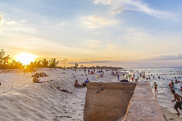 Biển Nhật Lệ