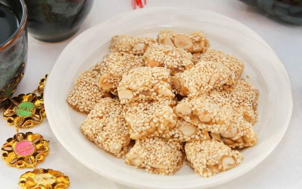Bánh khô mè từ lâu đã trở thành đặc sản của vùng đất Đà Nẵng,