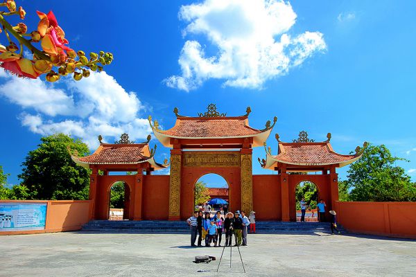 Khung cảnh yên bình và thư thái của Thiền viện Trúc lâm Phương Nam