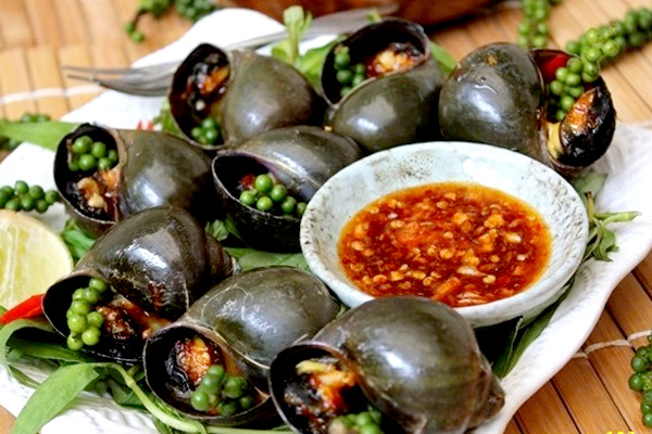 Ốc nướng tiêu món ngon dân giã của Cần Thơ