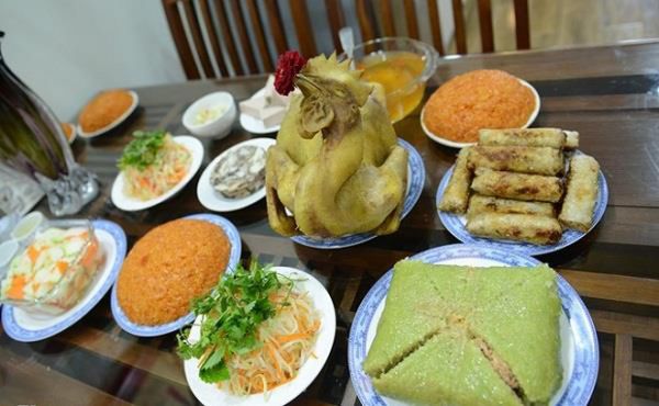 Thịt gà luộc không thể thiếu trong mâm cơm Tết