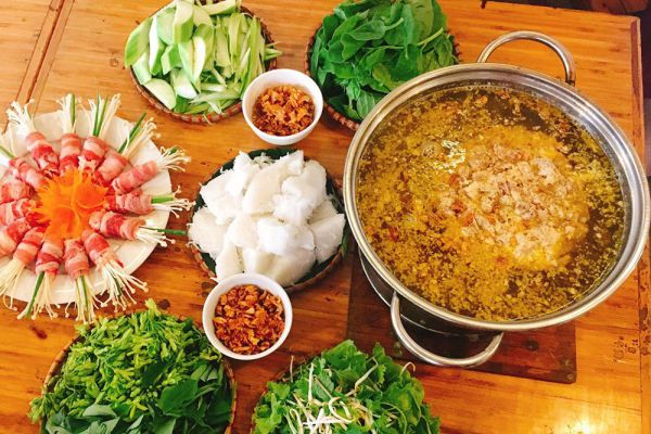 Lẩu cua đồng dân dã chuẩn vị quê nhà