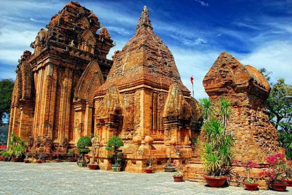 Tháp bà Ponagar: Kiến trúc Chăm Pa độc đáo