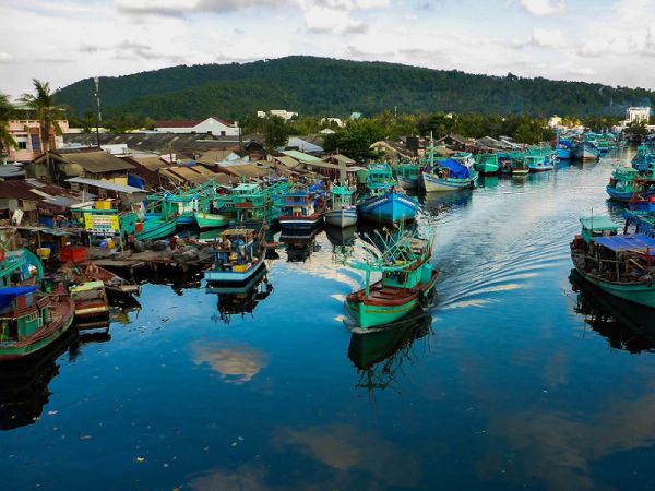 Làng chài Hàm Ninh