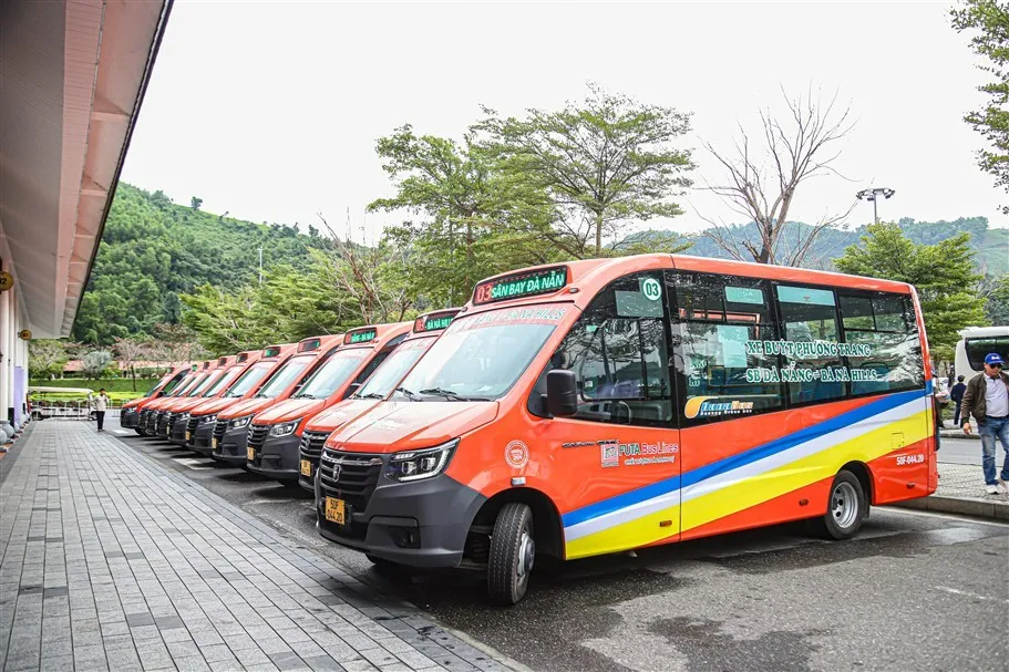 Di chuyển bằng xe bus từ Đà Nẵng đến Bà Nà là phương án tiết kiệm chi phí