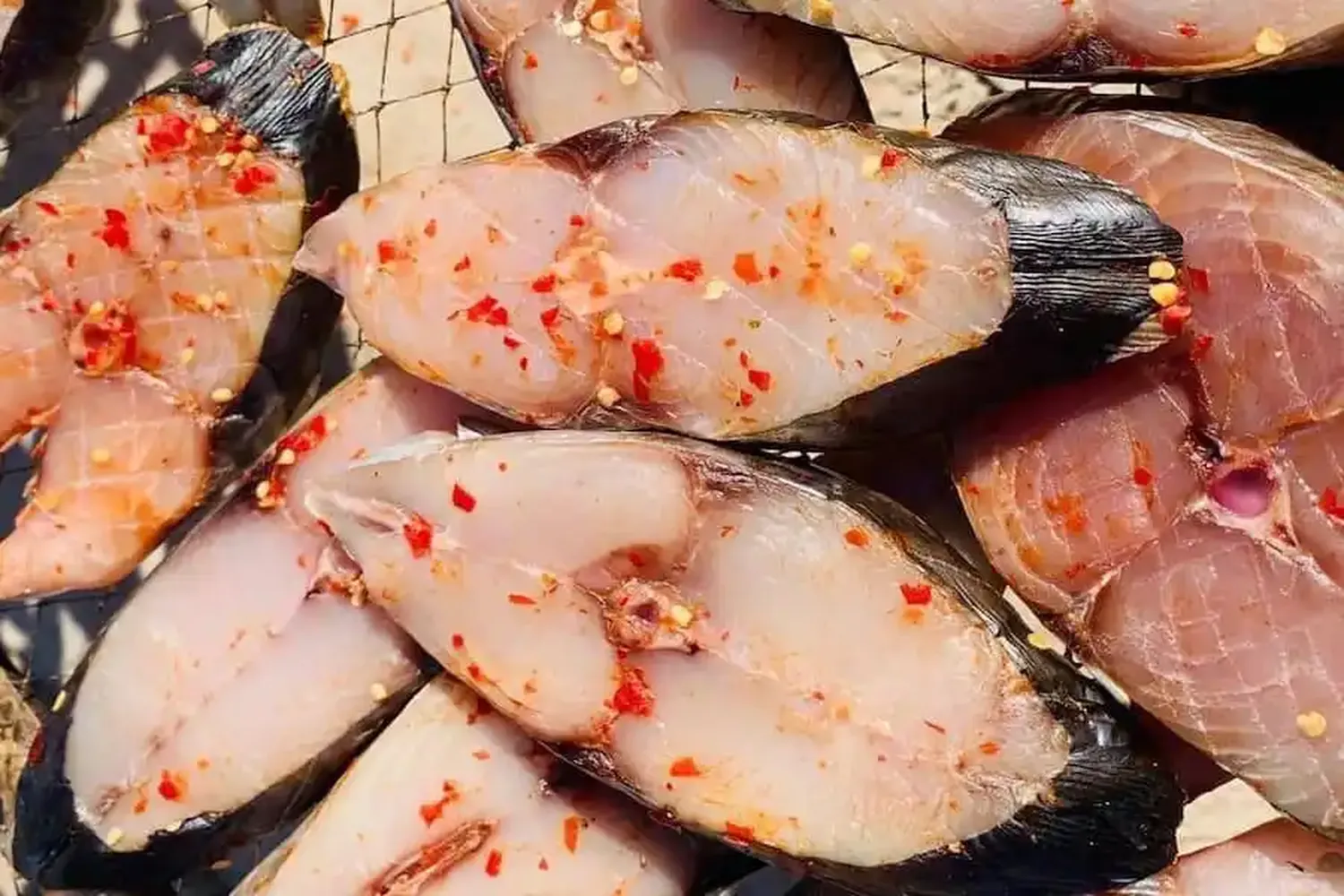 Cá thu một nắng là món đặc sản lý tưởng để du khách mua về làm quà