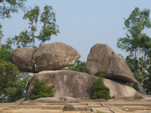 Hòn Trống Mái